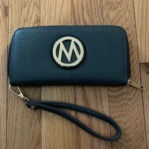 dark grey Miak wristlet wallet